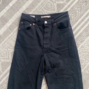 Levi’s Premium Ribcage Straight Jeans in Black Sprout